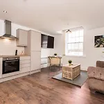 Prestige Stay Aparthotel - Cavern Quarter Party Apartments