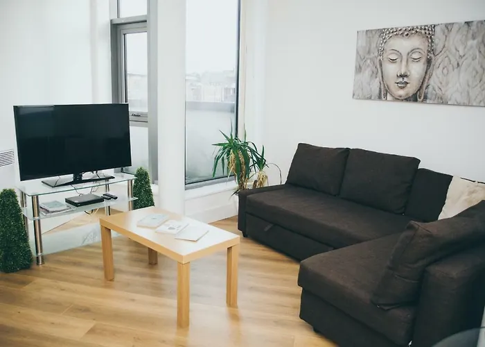 Serviced Apartment In Liverpool City Centre - Free Parking - Balcony - By Happy Days