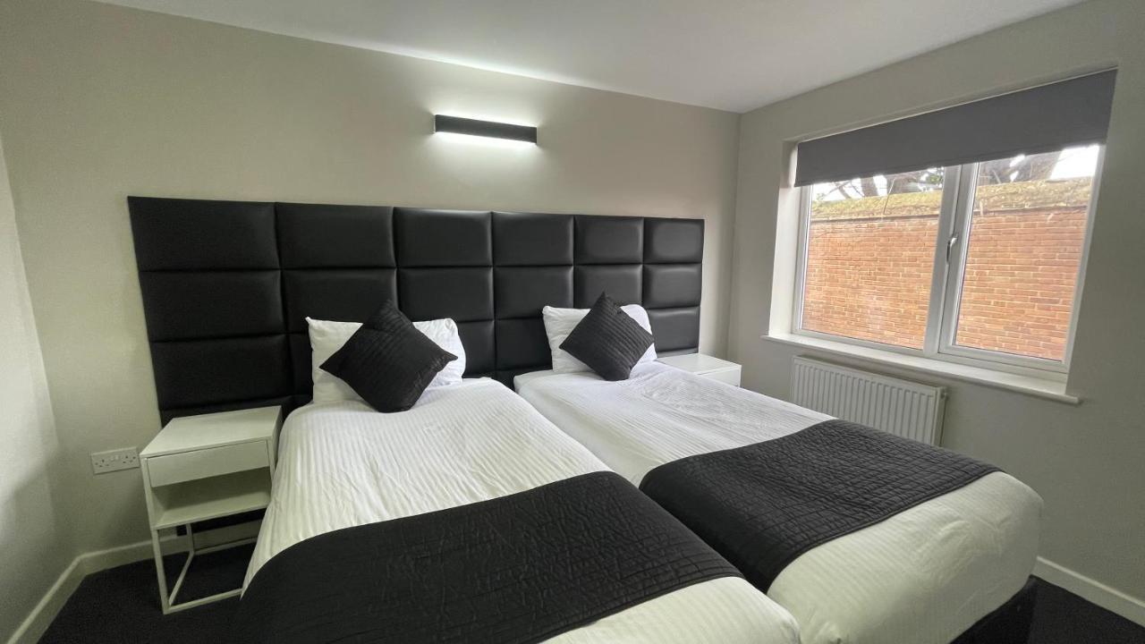 Aparthotel Mays Apartments: Centre Convenience With Free Parking