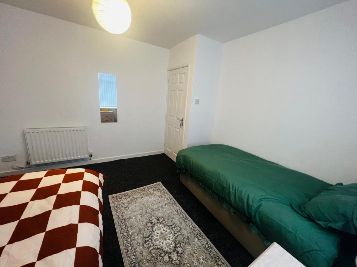 Guest house Liberty With Sharing Toilet And Kitchen *