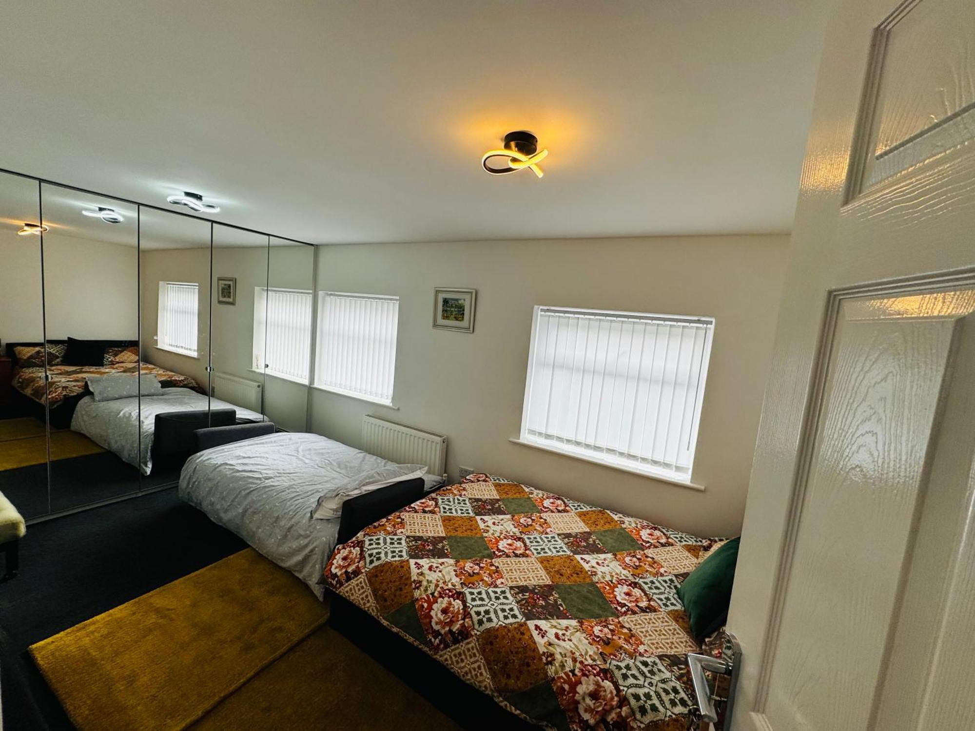 Liberty With Sharing Toilet And Kitchen Guest house *