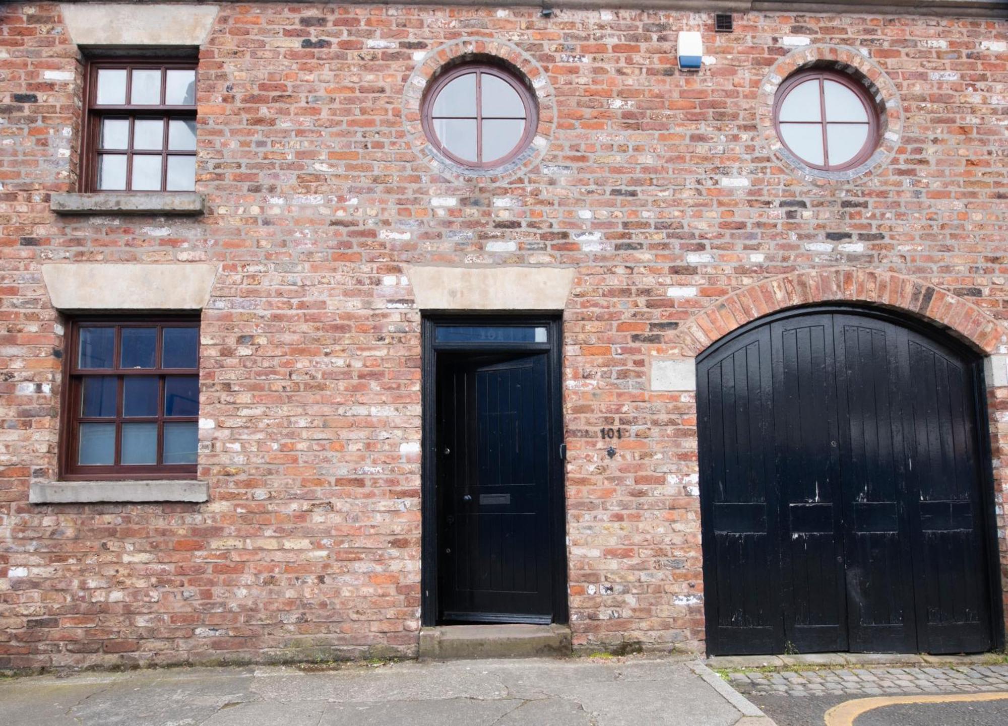 Spacious House Centre L1, Sleeps 16 * Liverpool