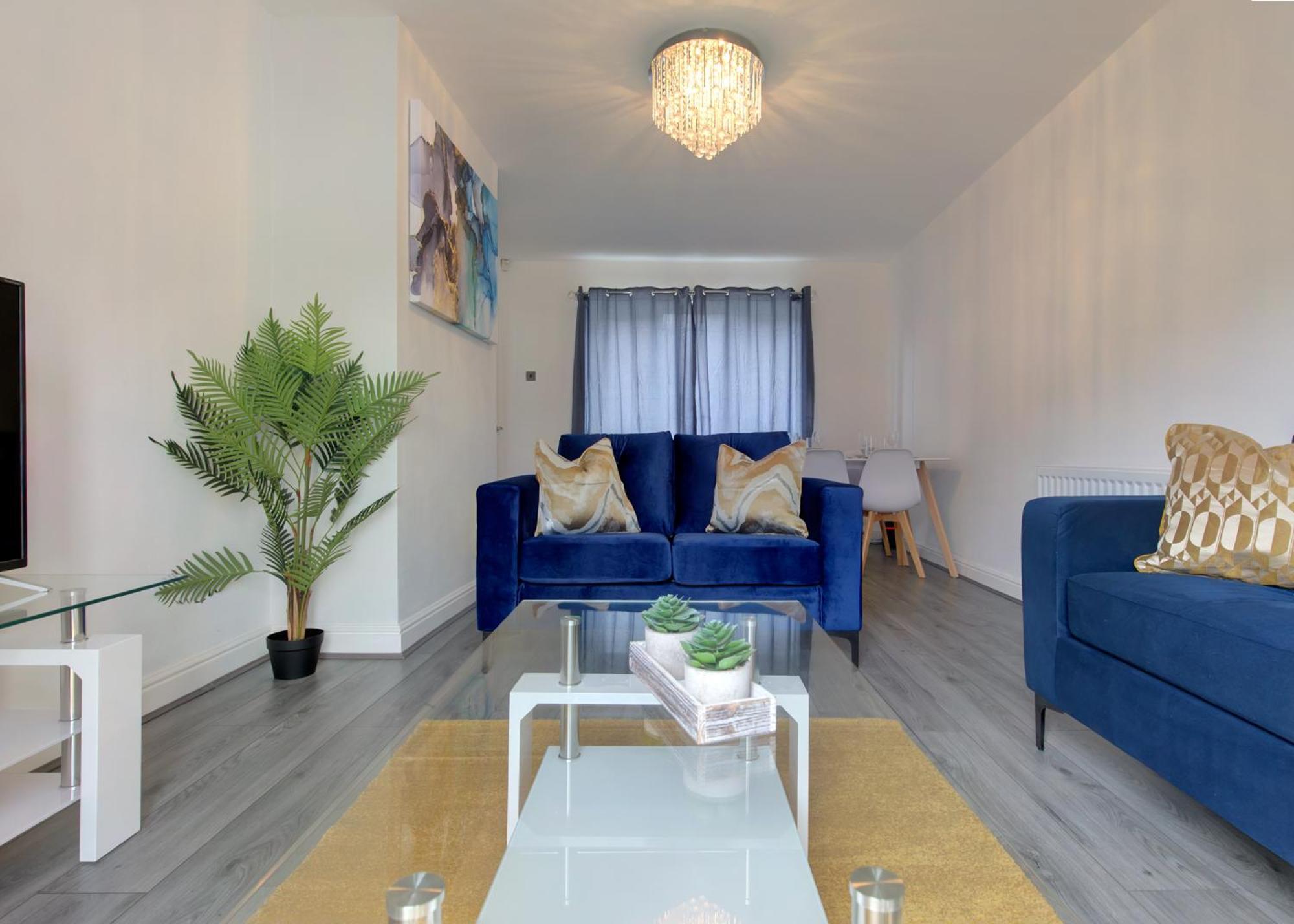 Voguish 3br In Huyton *