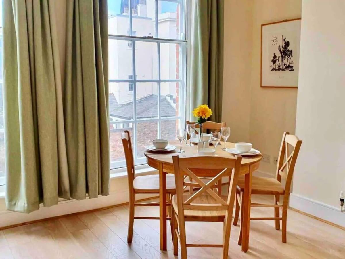 Centre Georgian Quarter Two-bedroom Apartment Liverpool