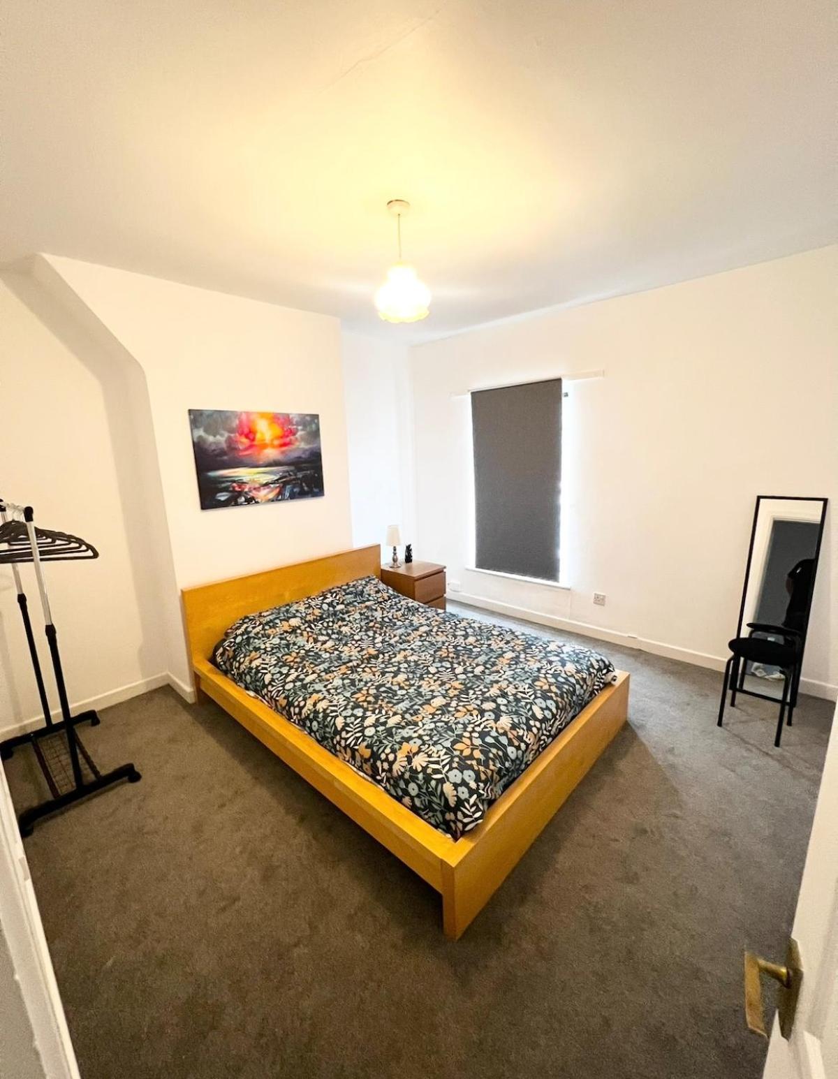 Cute Two Bedroom House With Free Street Parking Liverpool