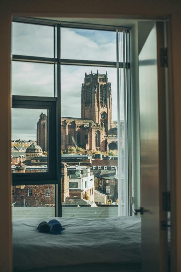 Serviced In City Centre - Free Parking - Balcony - By Happy Days