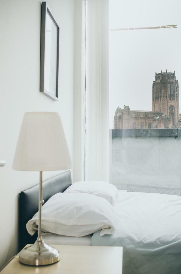 Apartment Serviced In City Centre - Free Parking - Balcony - By Happy Days