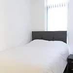 Serviced Apartment In Liverpool City Centre - Free Parking - Balcony - By Happy Days