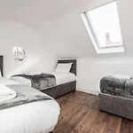 Party Apartment 3 Sleeps 10