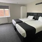 Hosted By Ryan - 1 Bedroom Apartment