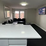 Hosted By Ryan - 1 Bedroom Apartment