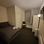 Liverpool City 5 Bed House Sleeps 12