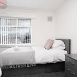 Large 3 Bedroom Liverpool Free Parking