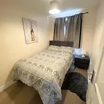 Cozy Four Bedroom New Build House With Parking In Liverpool City Centre