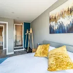 2-Bed Flat At Monarchs Quay, Liverpool Waterfront