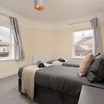 Modern House - Free Parking - 2X Bathrooms