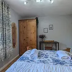 Vintage 2-Bed City Centre Gem Free Parking