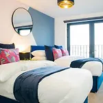 Oriel Suite - Central - Free Parking - 6 Beds