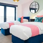 Oriel Suite - Central - Free Parking - 6 Beds