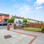 Spacious 3 Bedroom Home In Aintree