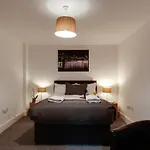 Base Serviced Apartments - Cumberland Apartments
