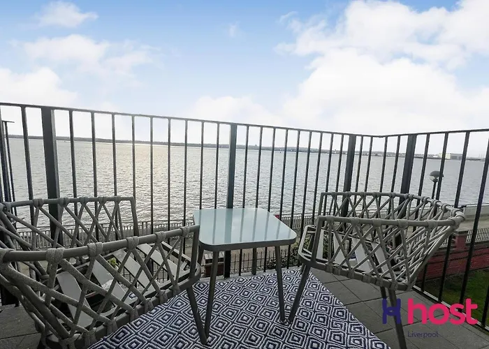 Host Liverpool - Riverside Retreat By Centre With Private Parking