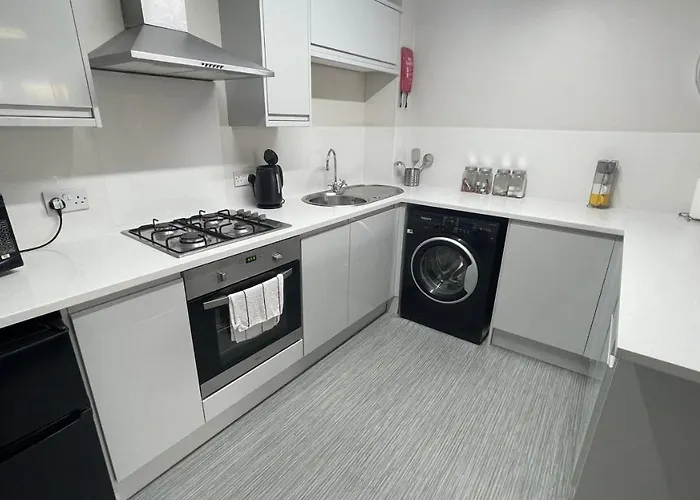 Hosted By Ryan - 1 Bedroom Apartment