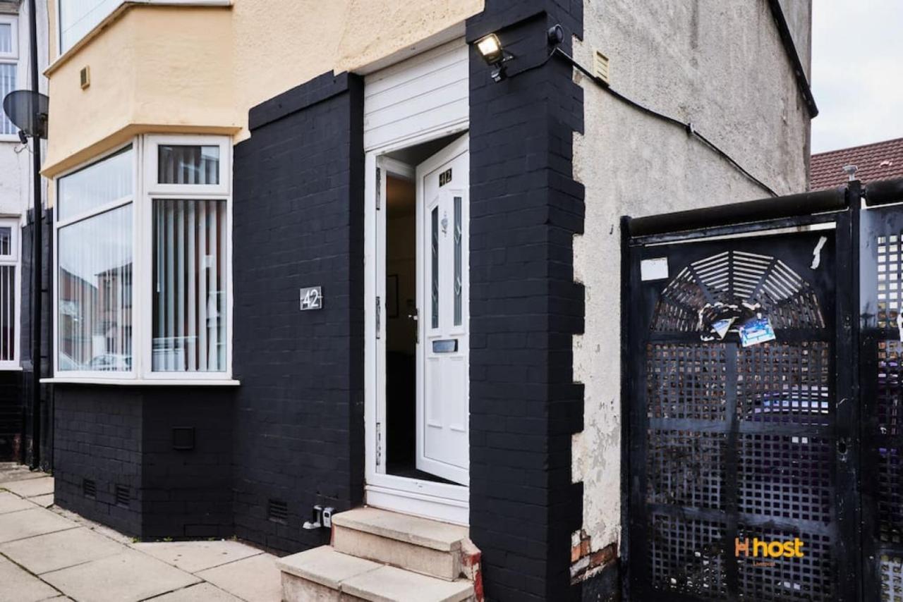Host - Family Near Centre, Pets Ok & Free Parking * Liverpool