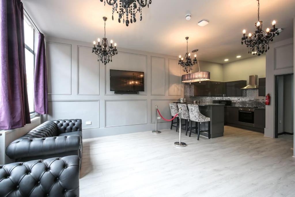 Manhattan - Sleeps 24! Heart Of Apartment *