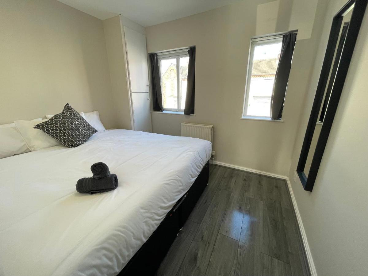 Hosted By Ryan - 1 Bedroom