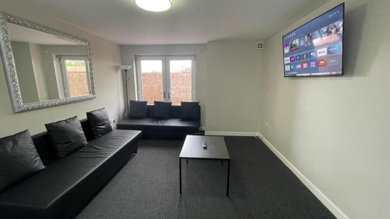 Apartment Hosted By Ryan - 1 Bedroom
