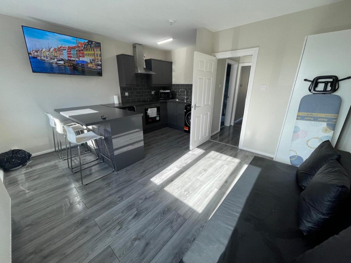 Apartment Hosted By Ryan - 1 Bedroom *