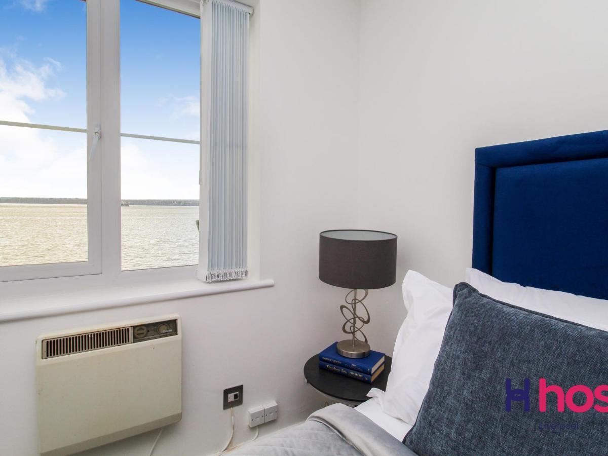 Host - Riverside Retreat By Centre With Private Parking
