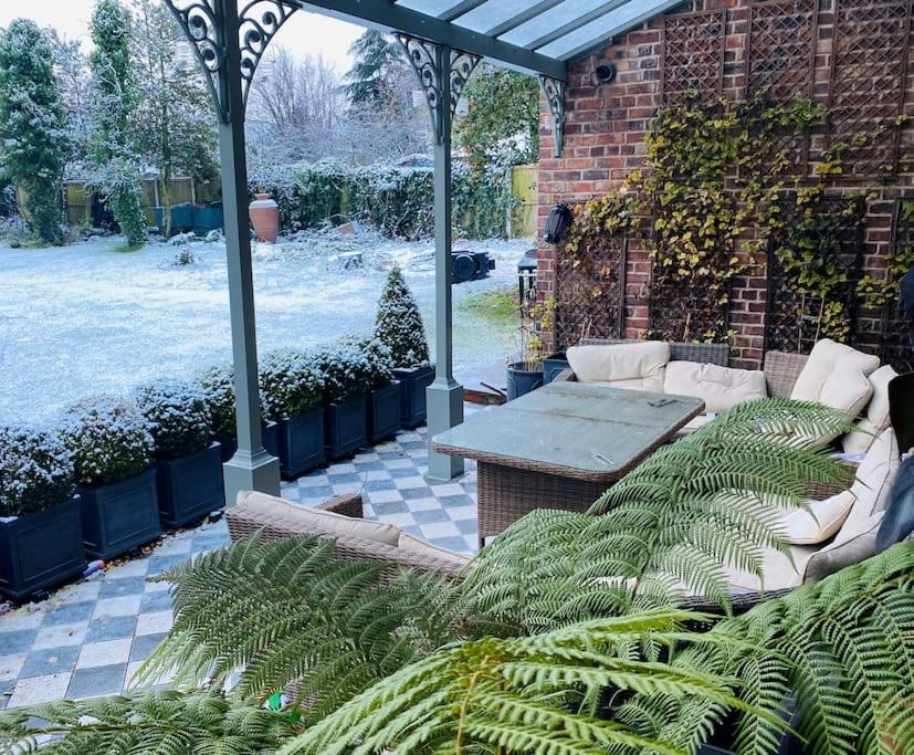 Winter Escape With Heated Pool Holiday home *