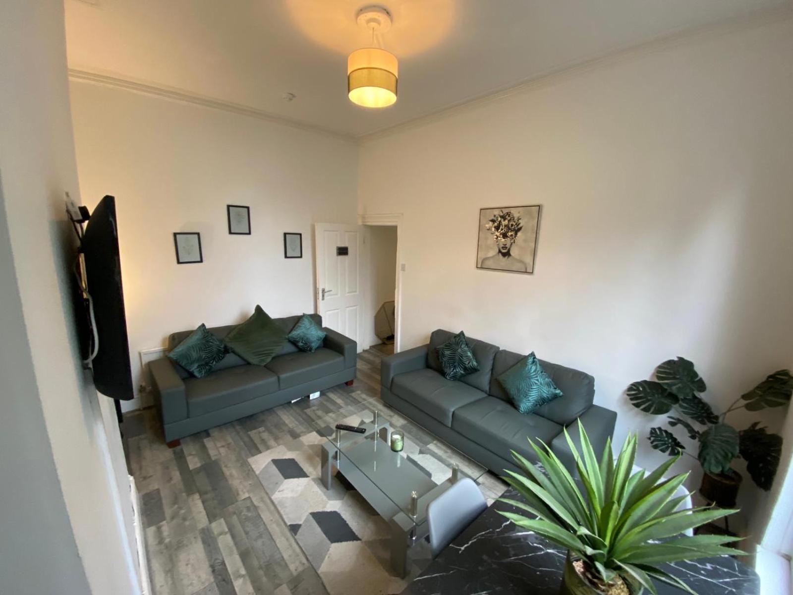 Huge 7 Bed For Groups Apartment Liverpool