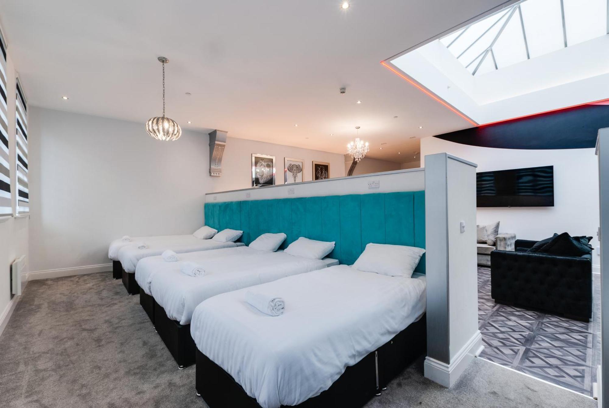 Temple Court Cavern Quarter By Happy Days