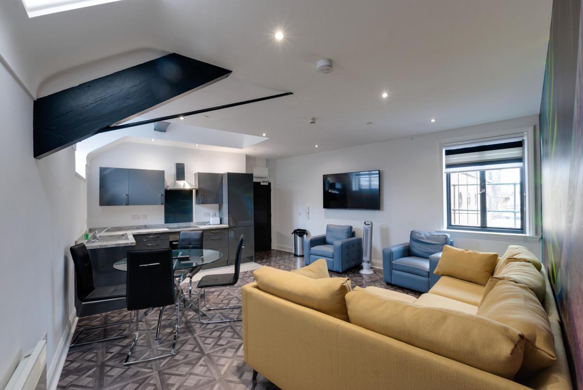 Temple Court Cavern Quarter By Happy Days
