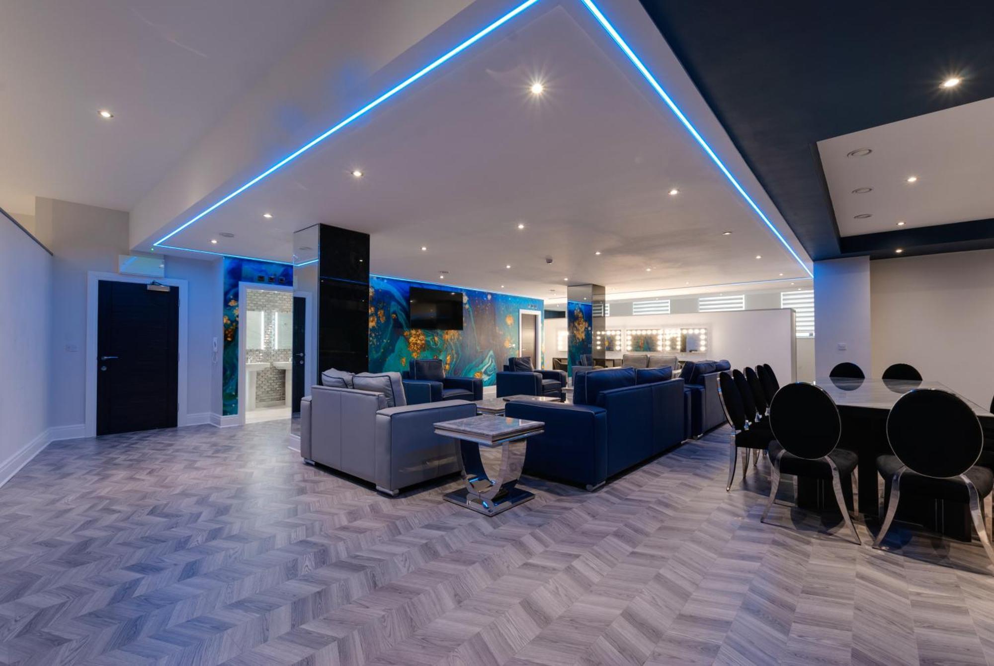 Temple Court Cavern Quarter By Happy Days *