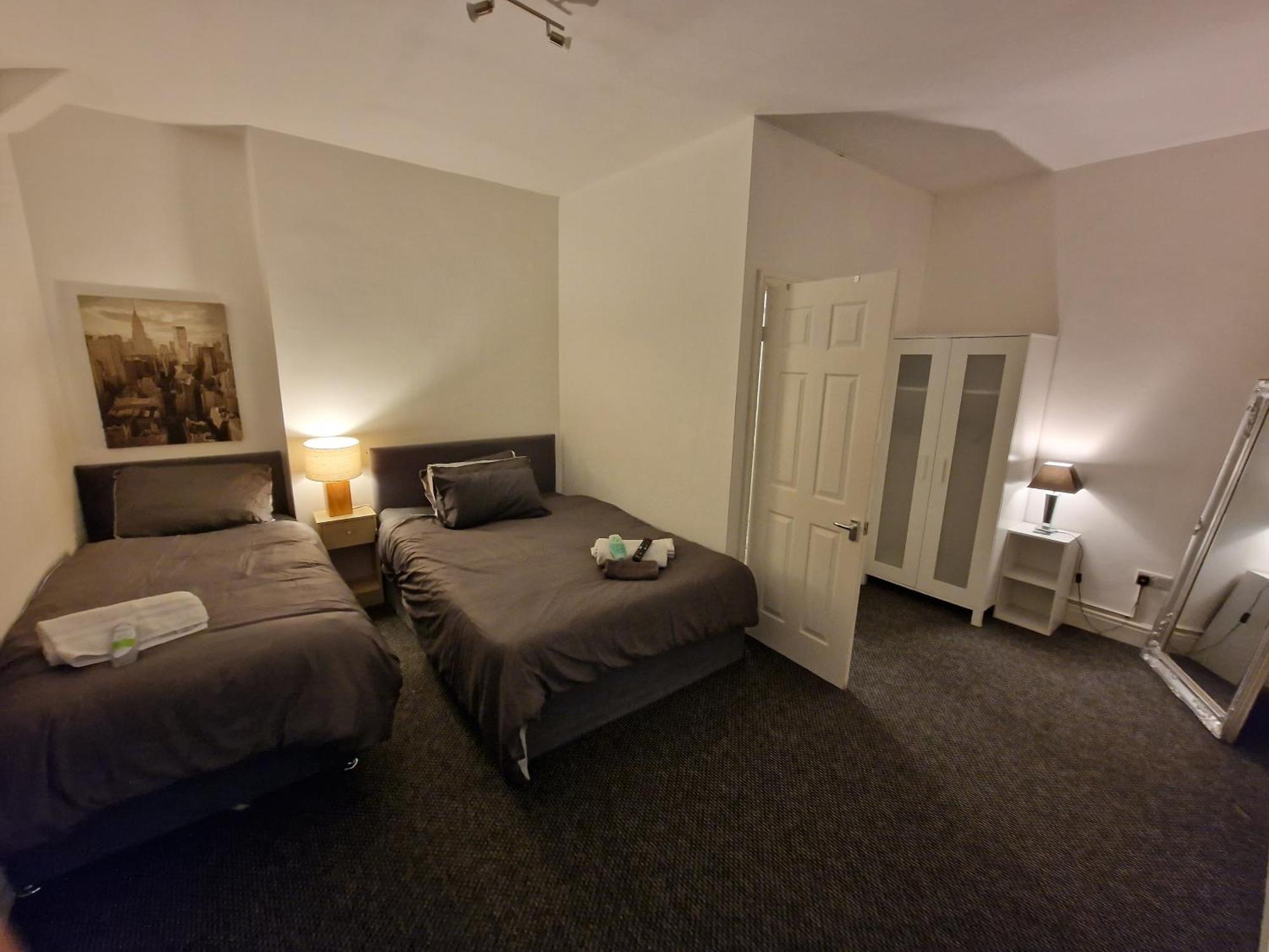 Guest house City 5 Bed House Sleeps 12