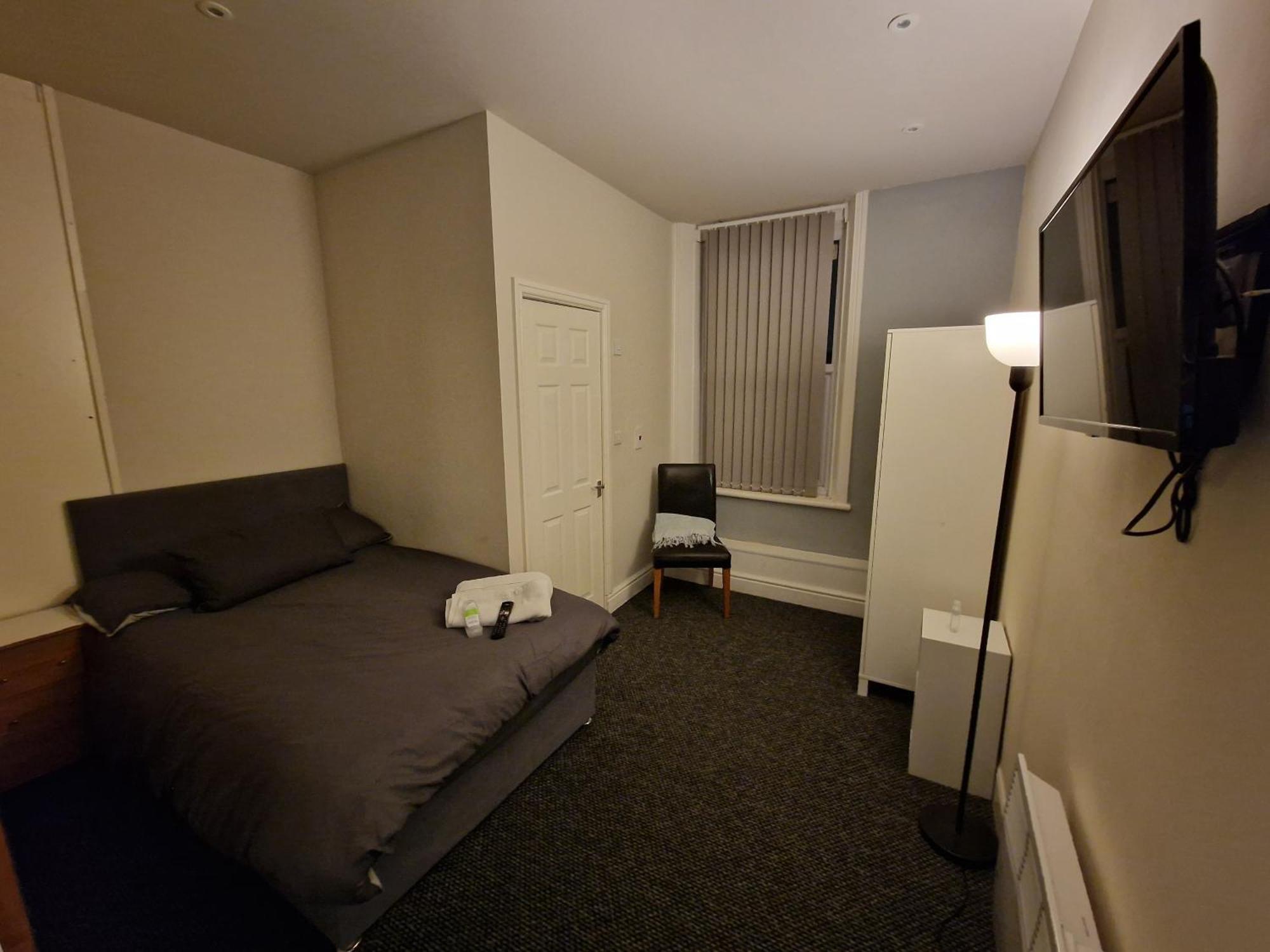 Guest house City 5 Bed House Sleeps 12 *