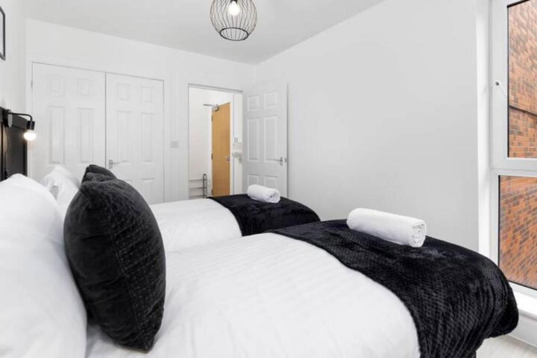 Orange Rentals- Close To Anfield- Sleeps 6 Guests- Free Parking! Apartment Liverpool