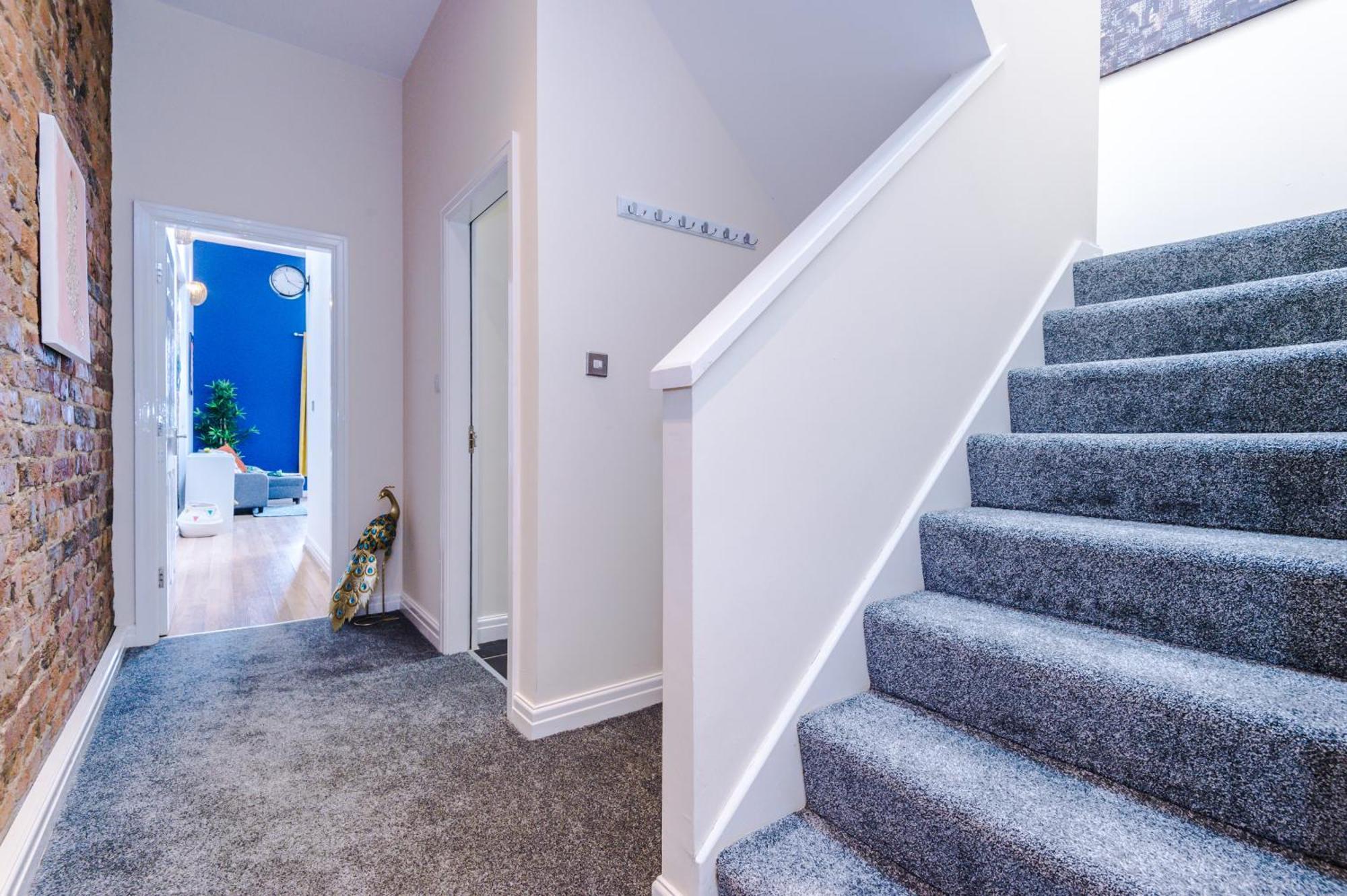 Apartment Large Duplex In Centre! Lime Street! Football! Ideal For Stag And Hen Do Stays! *