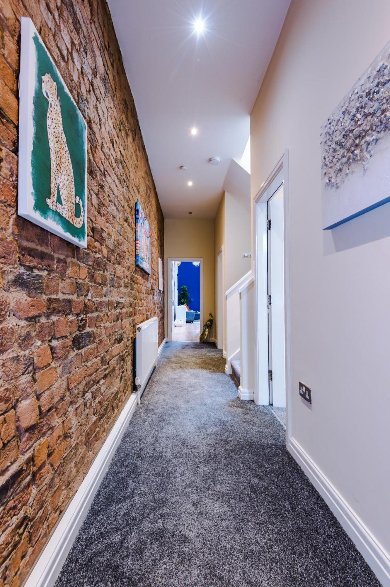 Apartment Large Duplex In Centre! Lime Street! Football! Ideal For Stag And Hen Do Stays!