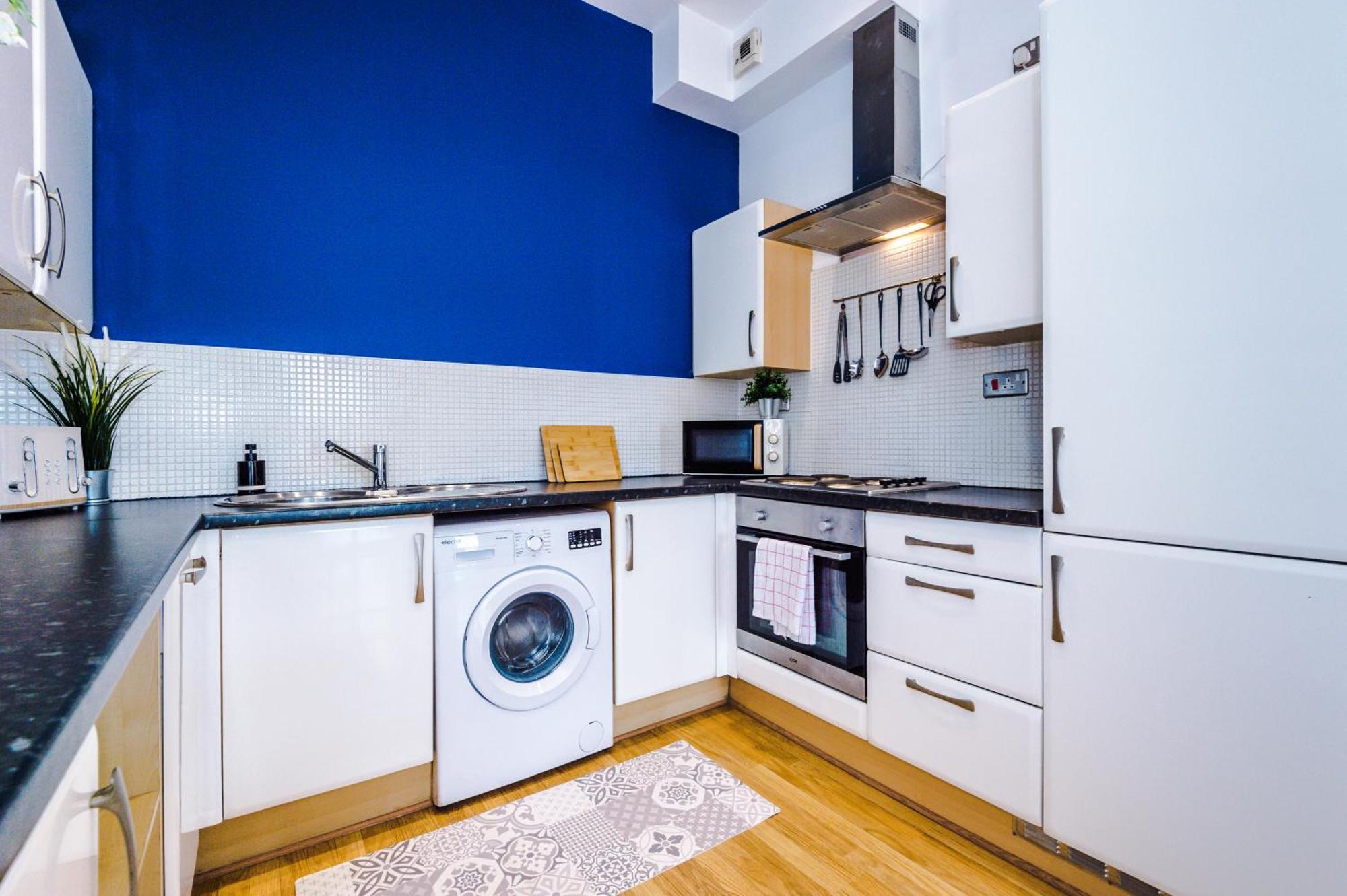 Large Duplex In Centre! Lime Street! Football! Ideal For Stag And Hen Do Stays! *