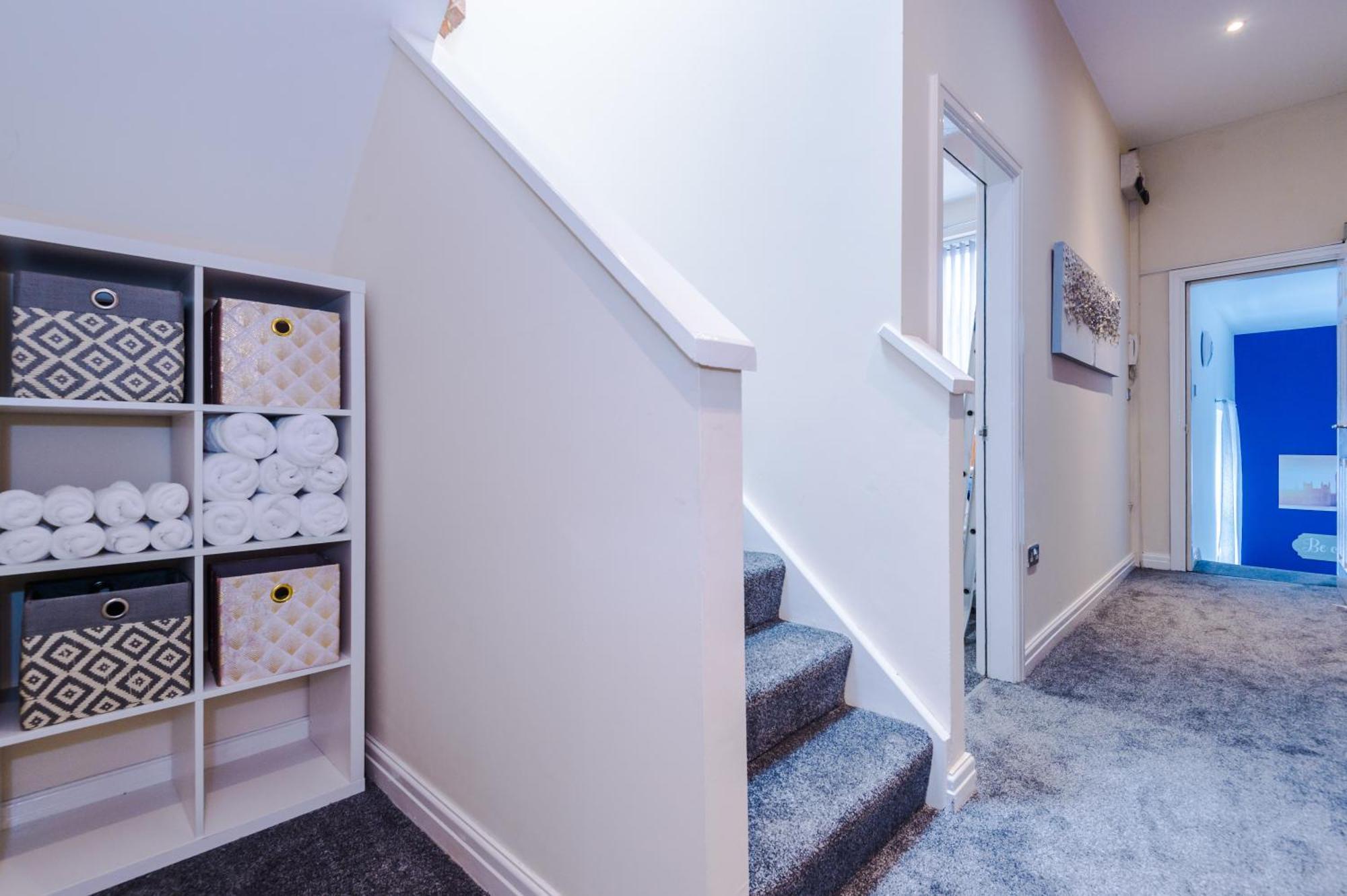 Large Duplex In Centre! Lime Street! Football! Ideal For Stag And Hen Do Stays! Apartment *