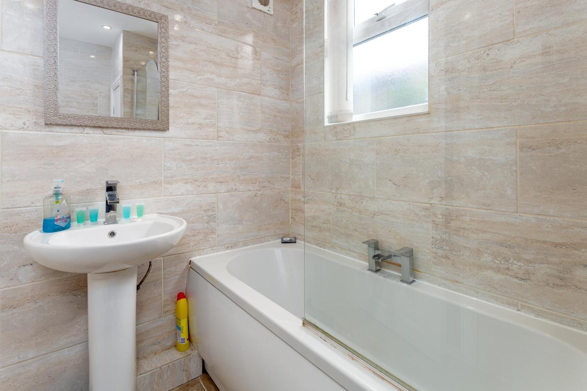 Holiday home Edge Grove Retreat - Air Host & Liverpool
