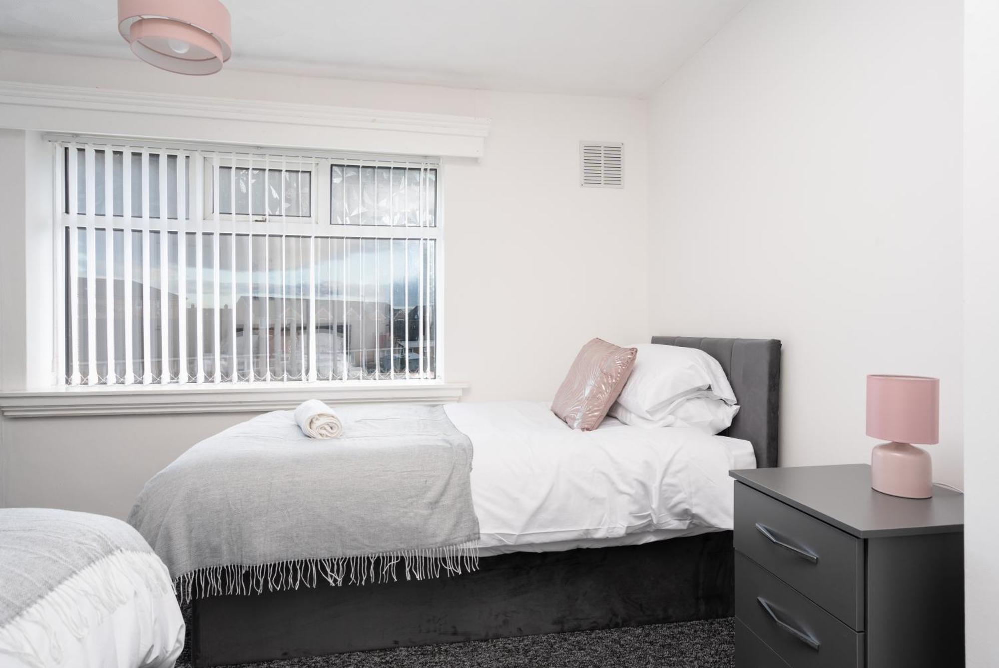 Apartment Large 3 Bedroom Free Parking *