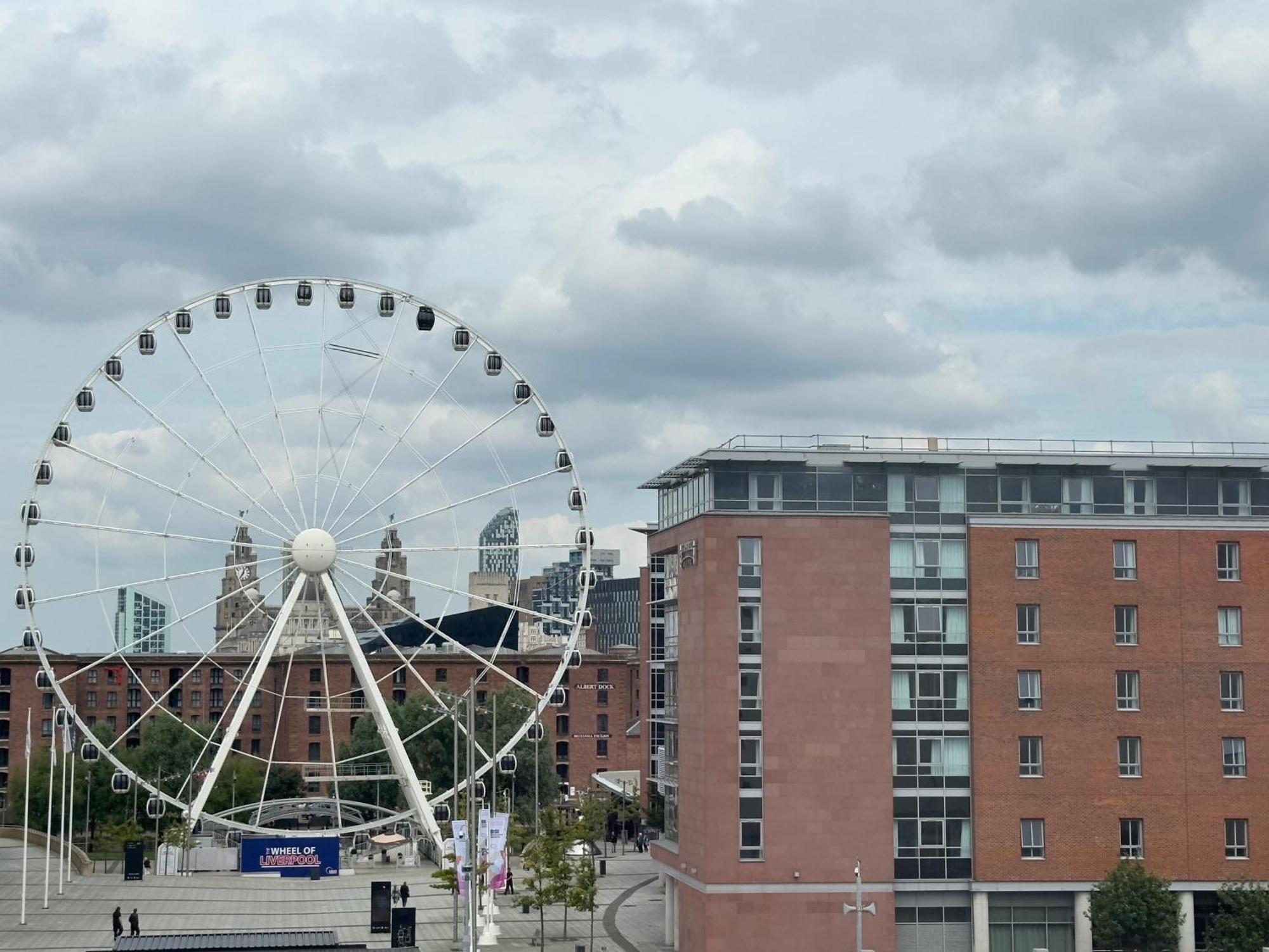 Monarchs Quay Arena By Happy Days Apartment *