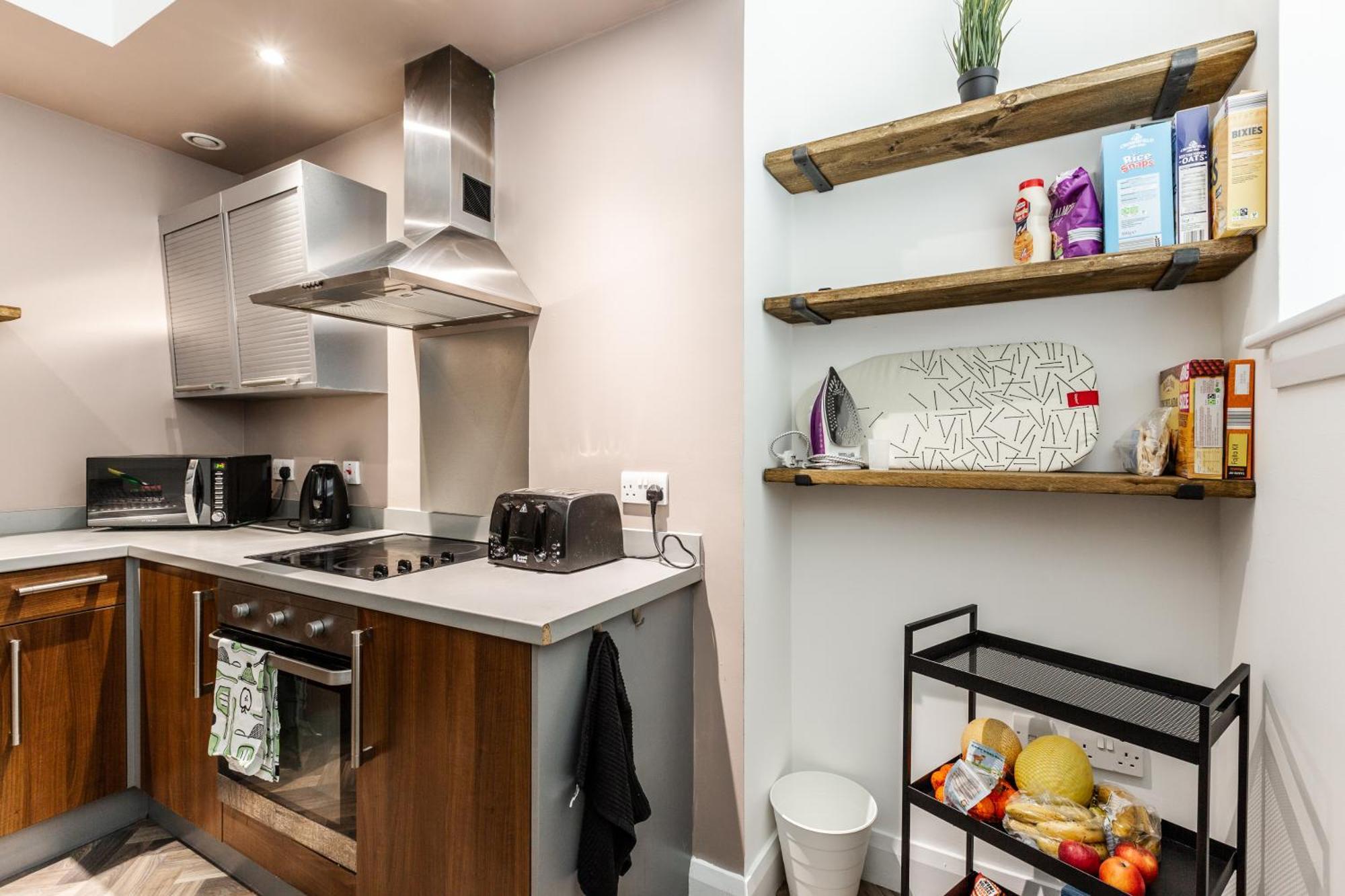 Orange - Chic 2-storey Apartment, Sleeps 6 * Liverpool