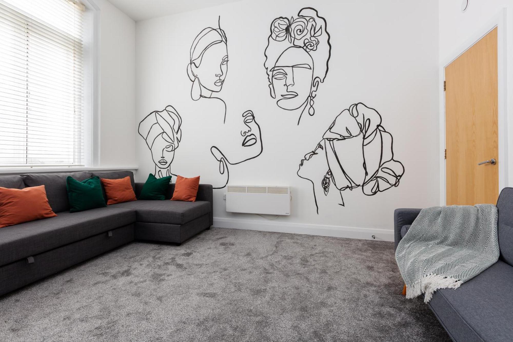 Orange - Chic 2-storey Apartment, Sleeps 6 Liverpool